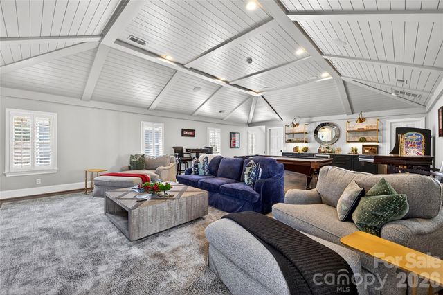 3025 Foxridge Road, Charlotte, NC 28226