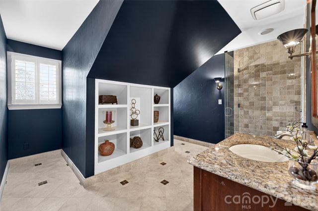 3025 Foxridge Road, Charlotte, NC 28226