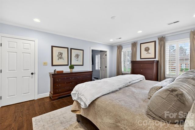 3025 Foxridge Road, Charlotte, NC 28226