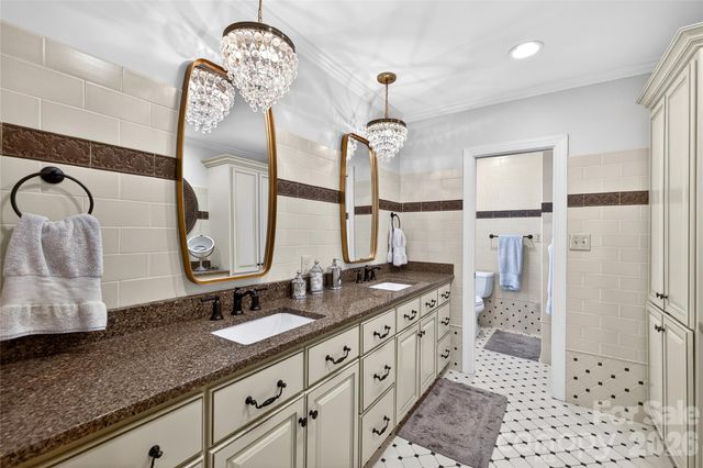 3025 Foxridge Road, Charlotte, NC 28226