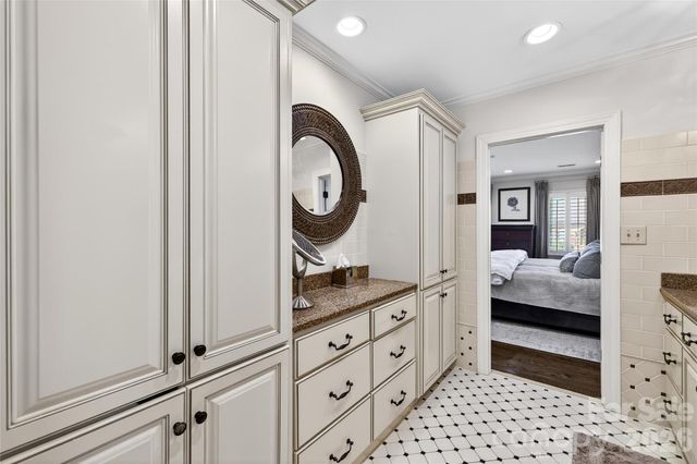 3025 Foxridge Road, Charlotte, NC 28226