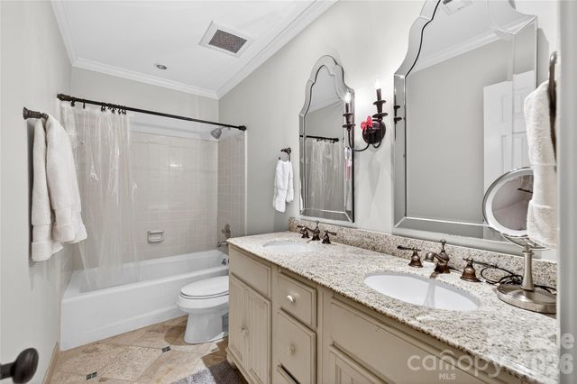 3025 Foxridge Road, Charlotte, NC 28226