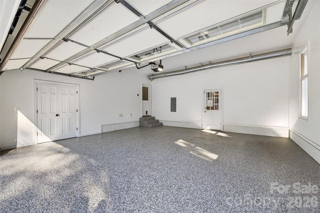 3025 Foxridge Road, Charlotte, NC 28226