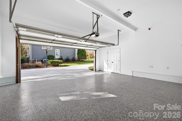 3025 Foxridge Road, Charlotte, NC 28226