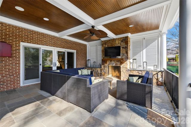 3025 Foxridge Road, Charlotte, NC 28226