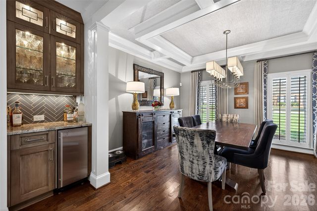 3025 Foxridge Road, Charlotte, NC 28226