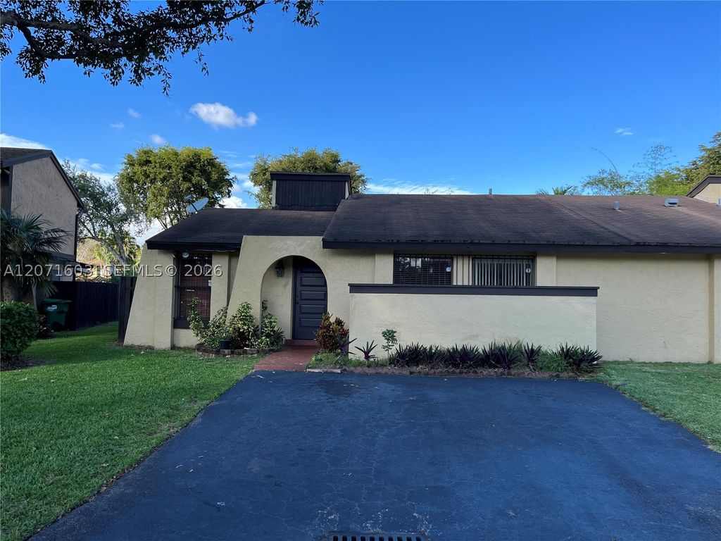 12713 SW 70th Ln, Miami, FL 33183