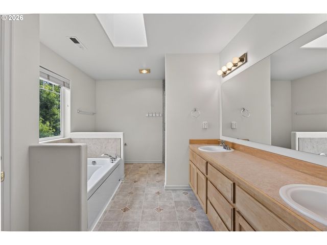 2215 Ne 107TH St, Vancouver, WA 98686
