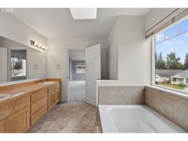 2215 Ne 107TH St, Vancouver, WA 98686