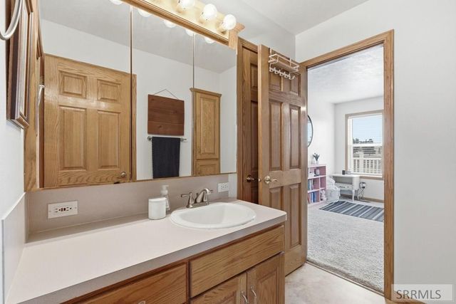 6002 E Sunnyside Road, Idaho Falls, ID 83406