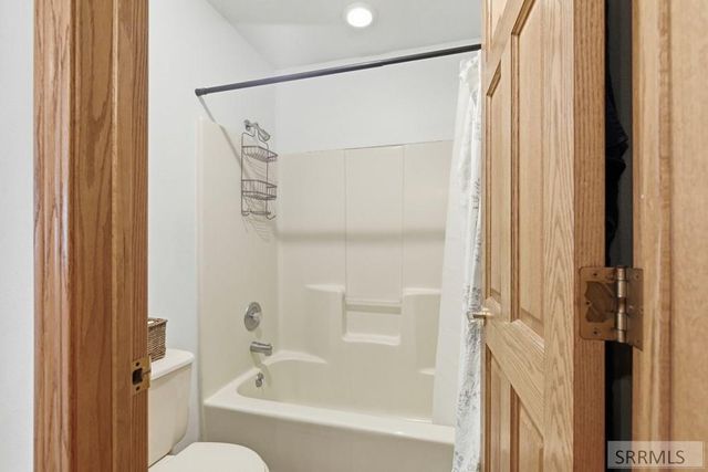 6002 E Sunnyside Road, Idaho Falls, ID 83406