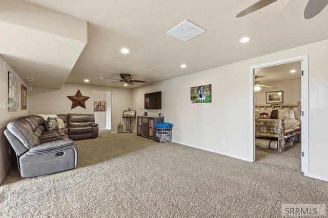 6002 E Sunnyside Road, Idaho Falls, ID 83406