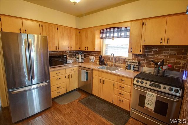 2430 Maxey Street, Alton, IL 62002