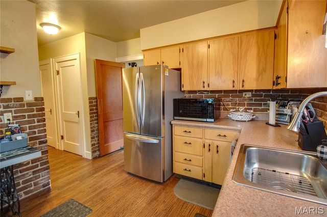 2430 Maxey Street, Alton, IL 62002