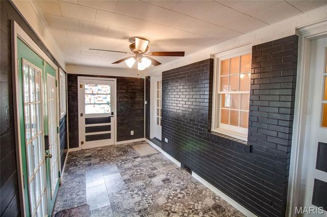 2430 Maxey Street, Alton, IL 62002