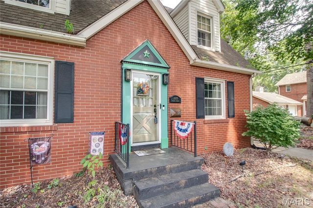 2430 Maxey Street, Alton, IL 62002