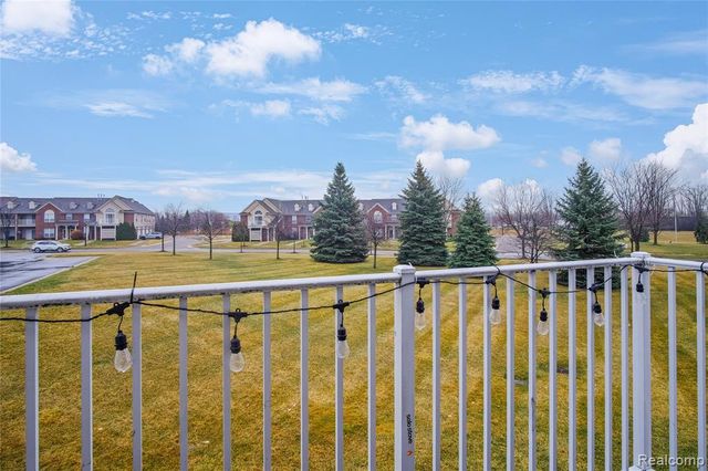 29742 Fox Run Circle, Warren, MI 48092