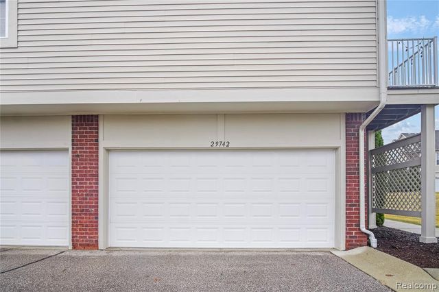 29742 Fox Run Circle, Warren, MI 48092
