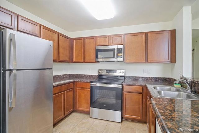 29742 Fox Run Circle, Warren, MI 48092