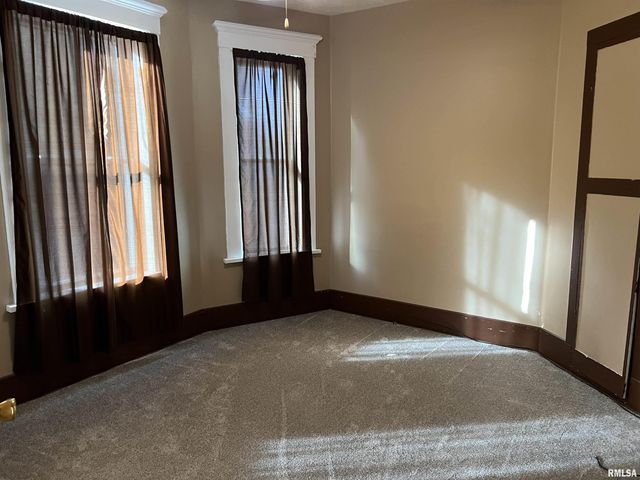 500 N DIAMOND Avenue, Jacksonville, IL 62650