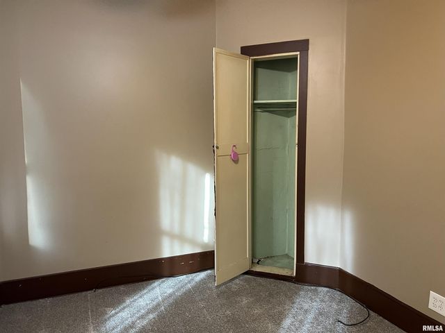 500 N DIAMOND Avenue, Jacksonville, IL 62650