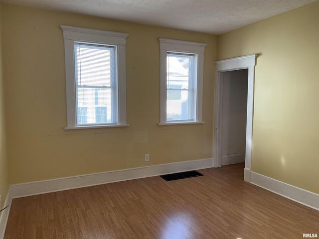 500 N DIAMOND Avenue, Jacksonville, IL 62650