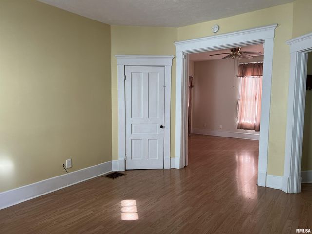 500 N DIAMOND Avenue, Jacksonville, IL 62650