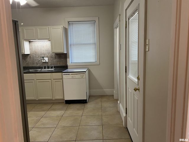 500 N DIAMOND Avenue, Jacksonville, IL 62650