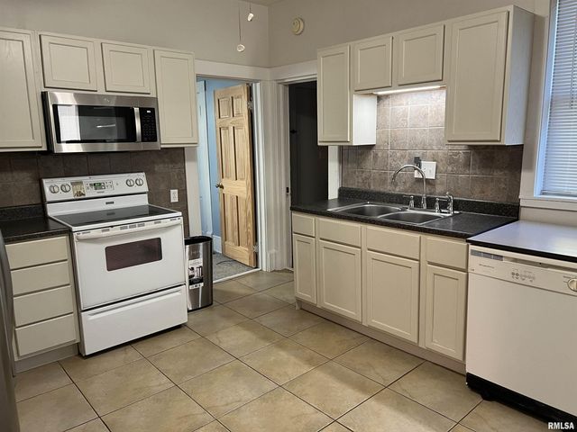 500 N DIAMOND Avenue, Jacksonville, IL 62650