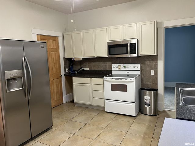 500 N DIAMOND Avenue, Jacksonville, IL 62650