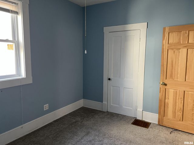 500 N DIAMOND Avenue, Jacksonville, IL 62650