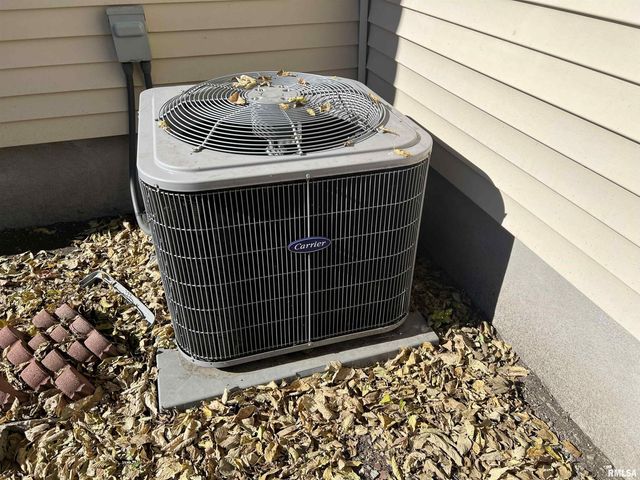 500 N DIAMOND Avenue, Jacksonville, IL 62650