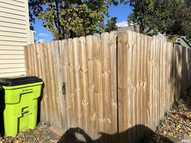 500 N DIAMOND Avenue, Jacksonville, IL 62650