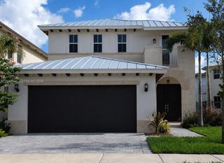 10425 NW 69th Ter, Doral, FL 33178