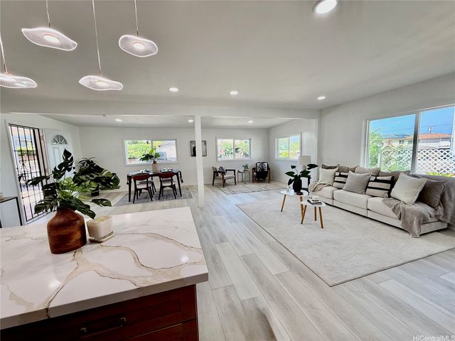 94-330 Kipou Street, Waipahu, HI 96797
