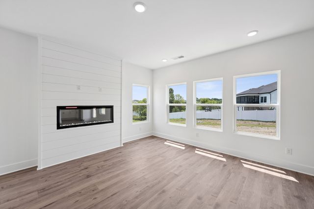3202 Gravity Drive, Columbia, TN 38401