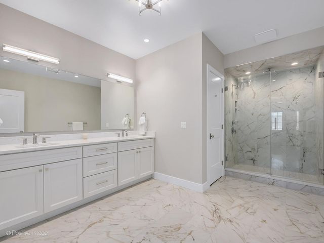 225 Burlington Avenue TH1, Clarendon Hills, IL 60514