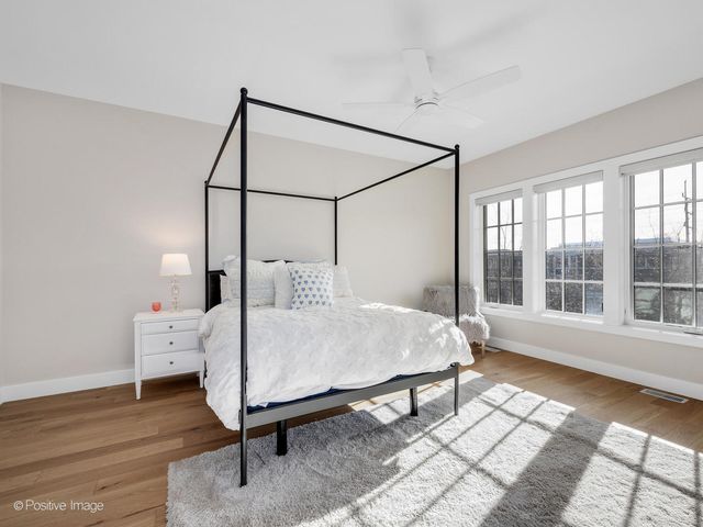 225 Burlington Avenue TH1, Clarendon Hills, IL 60514