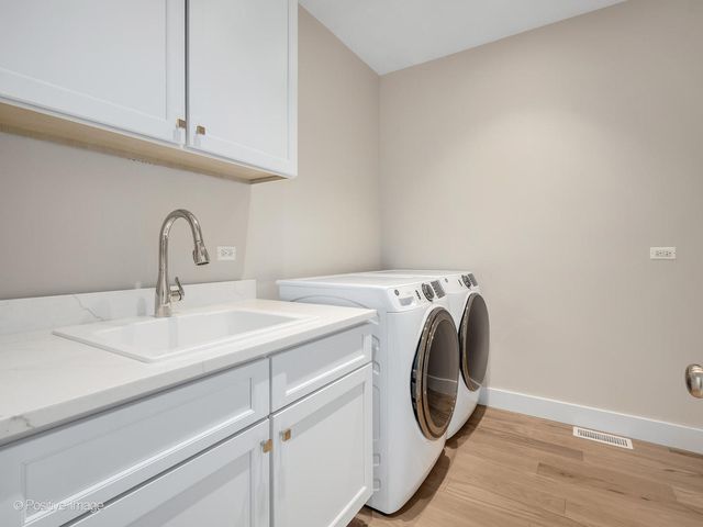 225 Burlington Avenue TH1, Clarendon Hills, IL 60514