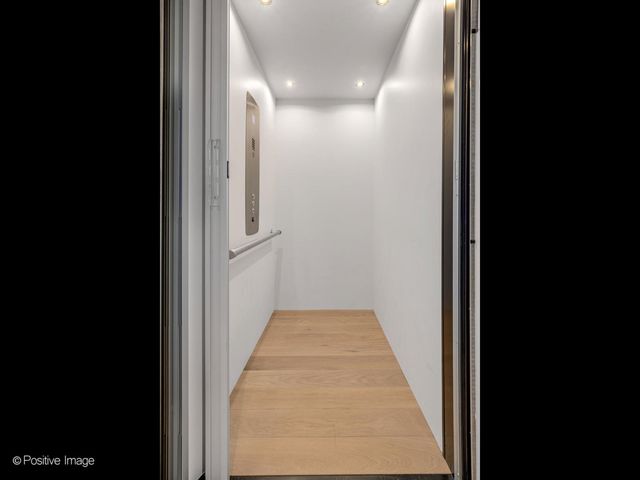 225 Burlington Avenue TH1, Clarendon Hills, IL 60514