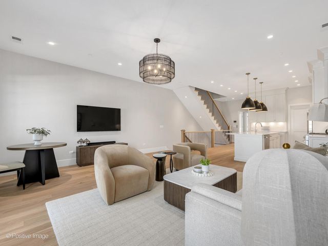 225 Burlington Avenue TH1, Clarendon Hills, IL 60514