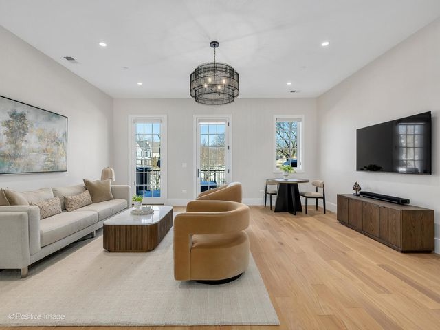 225 Burlington Avenue TH1, Clarendon Hills, IL 60514