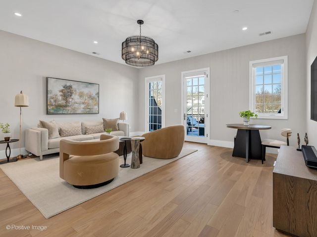 225 Burlington Avenue TH1, Clarendon Hills, IL 60514