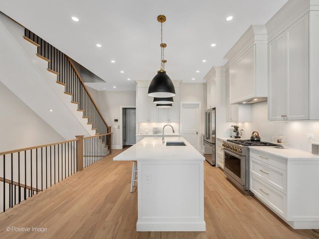 225 Burlington Avenue TH1, Clarendon Hills, IL 60514