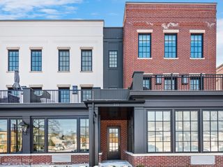 225 Burlington Avenue TH1, Clarendon Hills, IL 60514