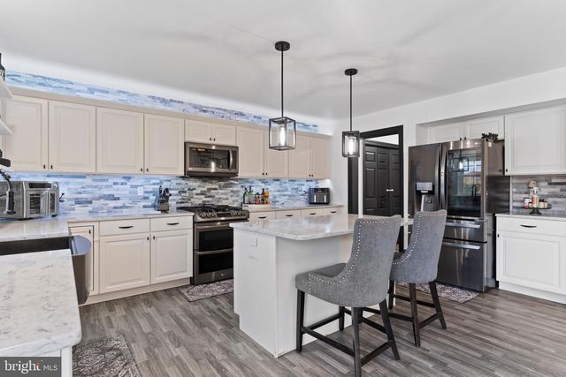 100 S MOUNTAIN DR, Carlisle, PA 17013