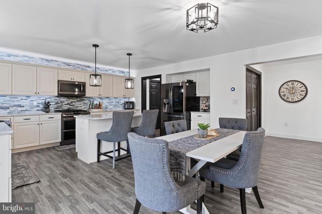 100 S MOUNTAIN DR, Carlisle, PA 17013