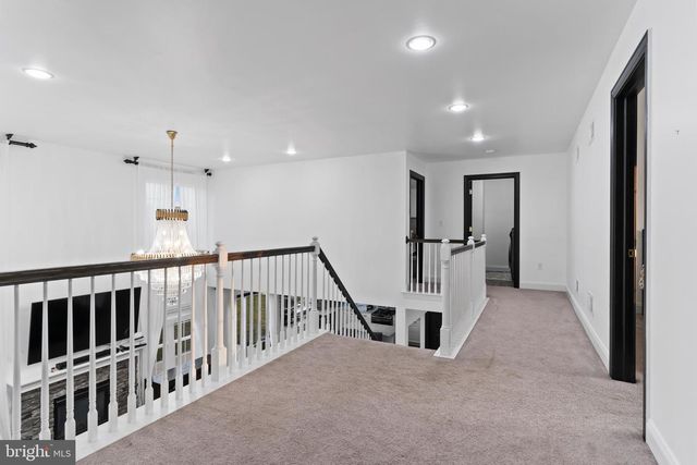 100 S MOUNTAIN DR, Carlisle, PA 17013
