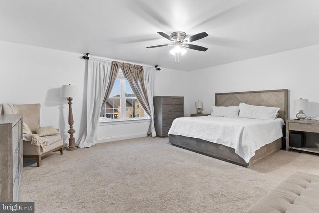 100 S MOUNTAIN DR, Carlisle, PA 17013