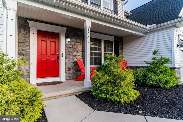 100 S MOUNTAIN DR, Carlisle, PA 17013